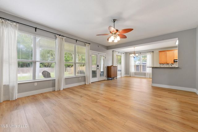 55 Lakeview Drive, Ocean Springs, MS 39564