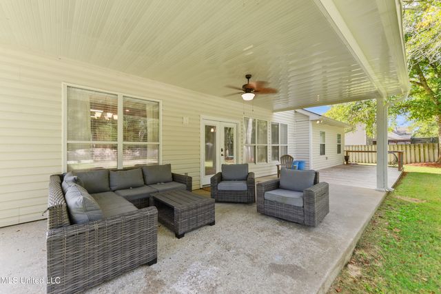 55 Lakeview Drive, Ocean Springs, MS 39564