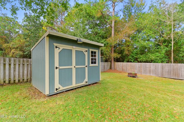 55 Lakeview Drive, Ocean Springs, MS 39564