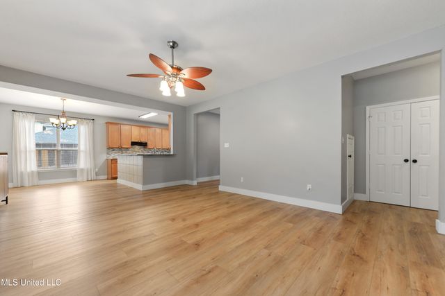 55 Lakeview Drive, Ocean Springs, MS 39564