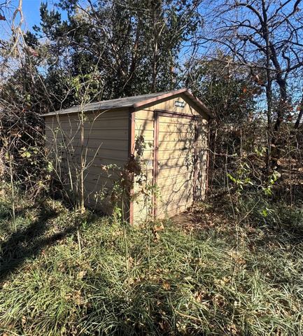 3904 Cimmaron Trail, De Cordova, TX 76049