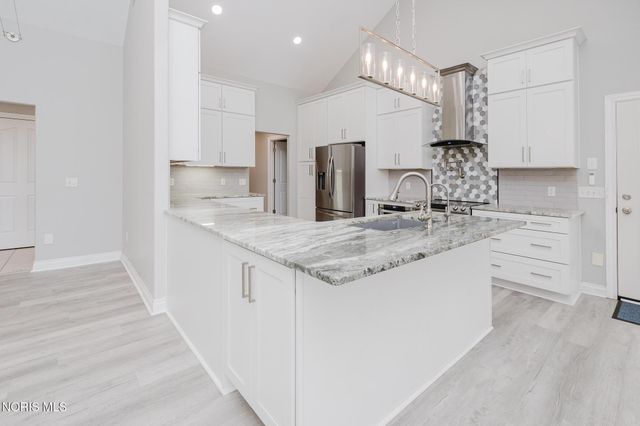 14780 Prairie Lake Drive, Perrysburg, OH 43551