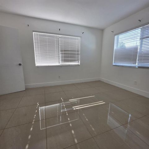 181 NE 168th Street 2, North Miami Beach, FL 33162