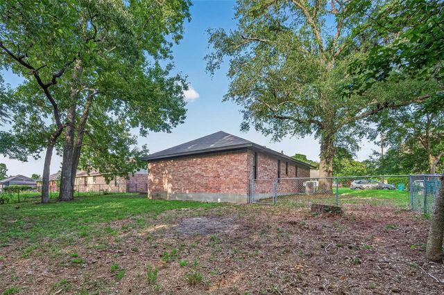 106 Little Bill Lane, Willis, TX 77378