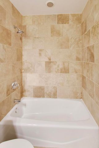 4753 N Beacon Street 2, Chicago, IL 60640