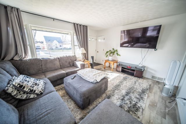 930 13th Avenue NE, Rochester, MN 55906