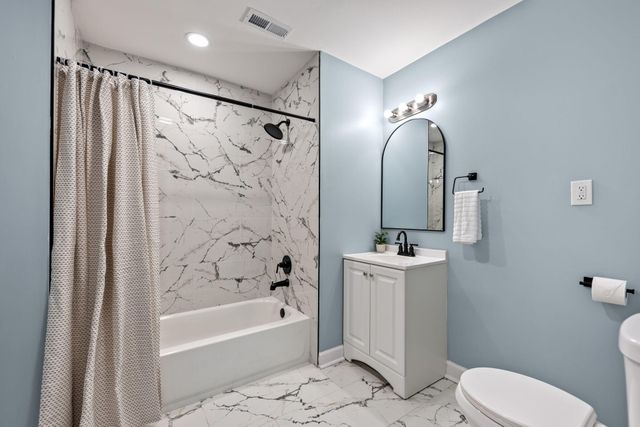 208 E Avenue A, Griffith, IN 46319