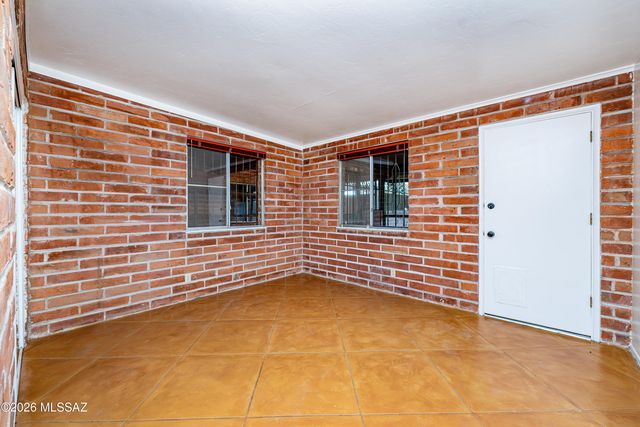 8851 N Loeffler Lane, Tucson, AZ 85742