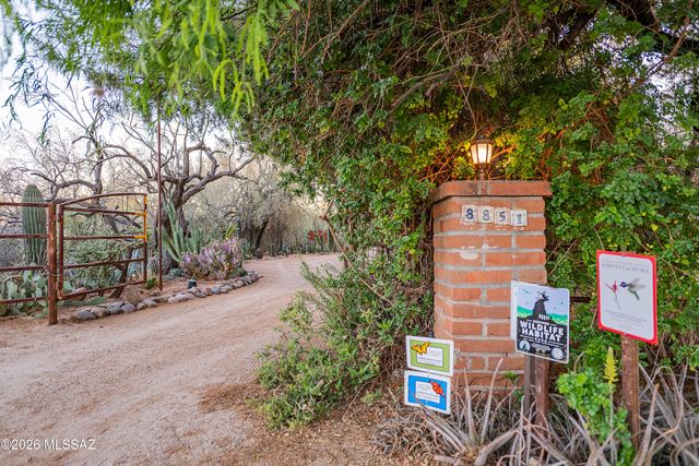 8851 N Loeffler Lane, Tucson, AZ 85742
