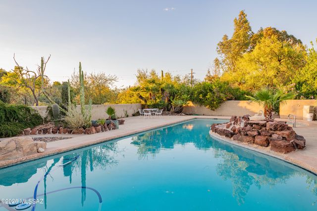 8851 N Loeffler Lane, Tucson, AZ 85742
