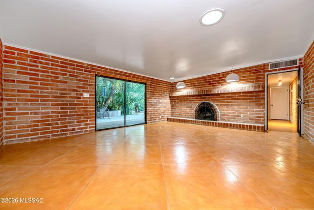 8851 N Loeffler Lane, Tucson, AZ 85742