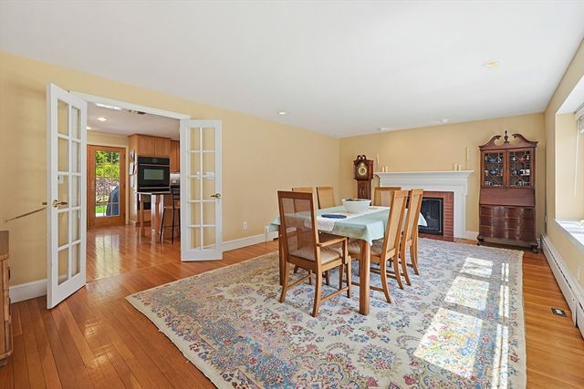 27 Lincoln St, Andover, MA 01810