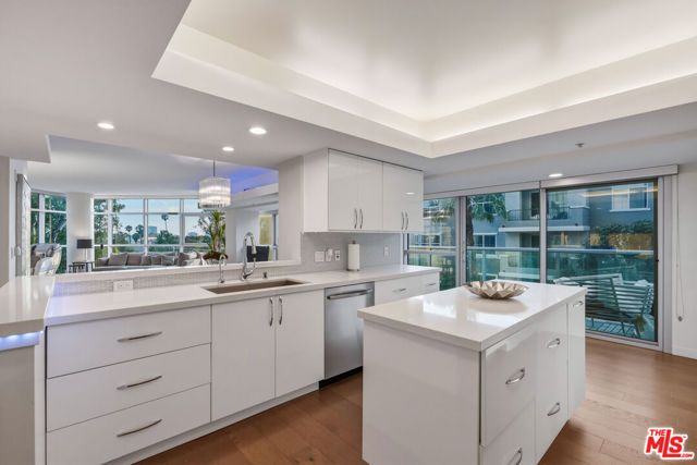13700 Marina Pointe Drive 305, Marina Del Rey, CA 90292