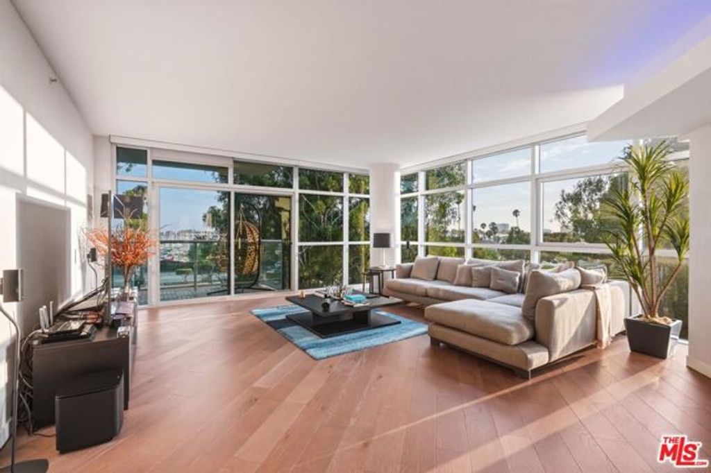 13700 Marina Pointe Drive 305, Marina Del Rey, CA 90292