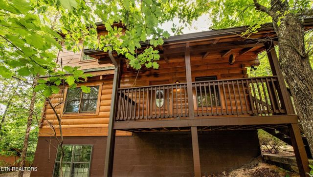 813 Lloyd Huskey Rd, Sevierville, TN 37863