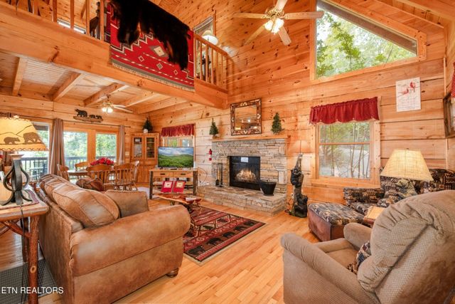 813 Lloyd Huskey Rd, Sevierville, TN 37863