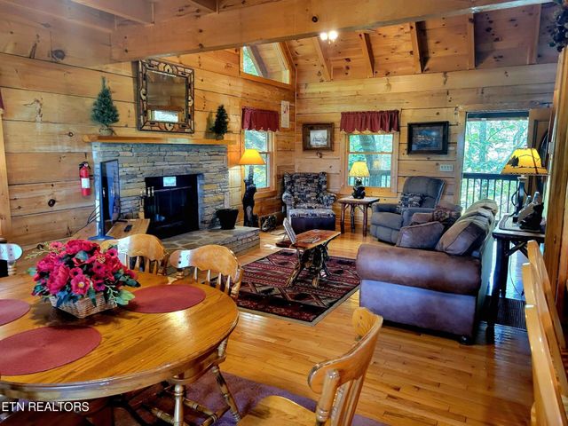 813 Lloyd Huskey Rd, Sevierville, TN 37863