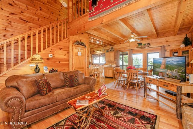 813 Lloyd Huskey Rd, Sevierville, TN 37863