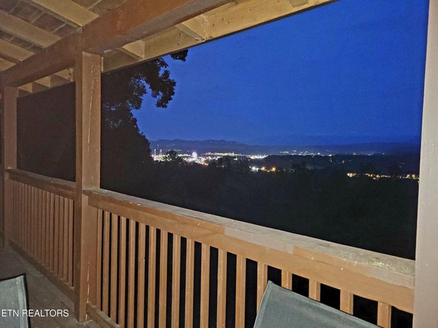 813 Lloyd Huskey Rd, Sevierville, TN 37863