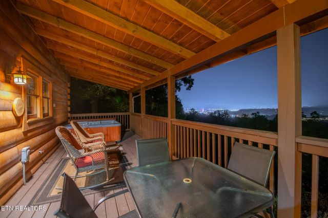 813 Lloyd Huskey Rd, Sevierville, TN 37863