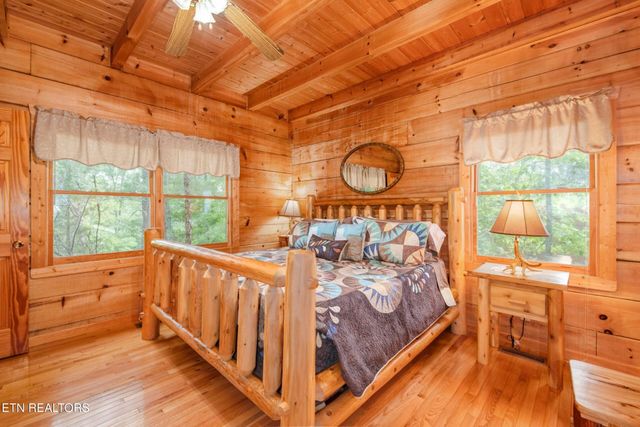 813 Lloyd Huskey Rd, Sevierville, TN 37863