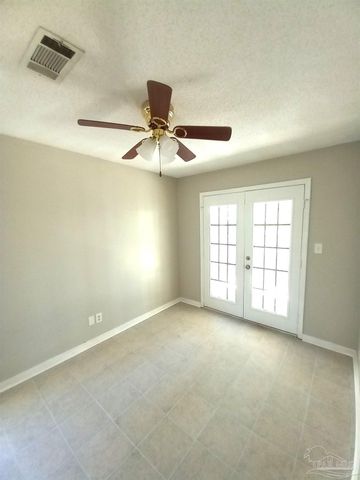 7009 Weatherwood Dr, Pensacola, FL 32506