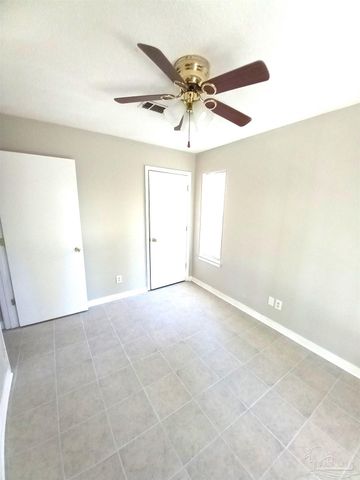 7009 Weatherwood Dr, Pensacola, FL 32506