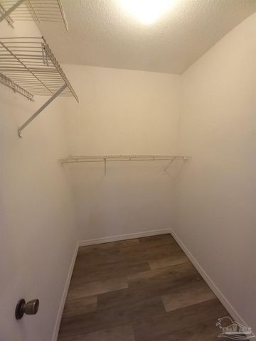 7009 Weatherwood Dr, Pensacola, FL 32506