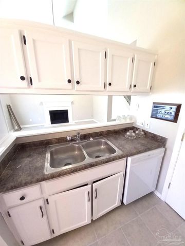 7009 Weatherwood Dr, Pensacola, FL 32506