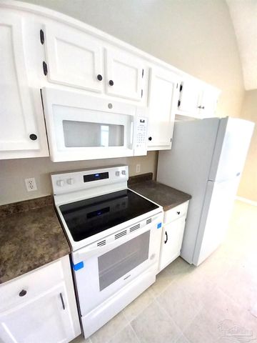 7009 Weatherwood Dr, Pensacola, FL 32506