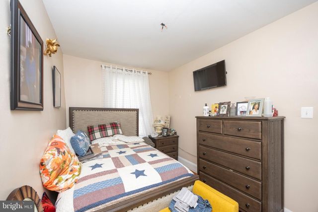 30 N ELLAMONT ST, Baltimore, MD 21229