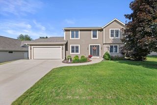 371 Thurow DRIVE, Oconomowoc, WI 53066