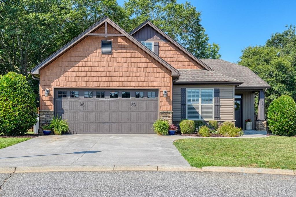 826 Lynshire Lane, Moore, SC 29369