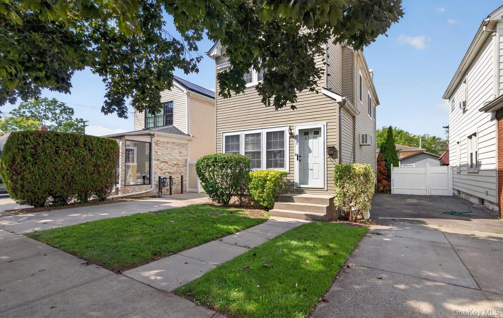 8548 257th Street, Floral Park, NY 11001 — photo 3