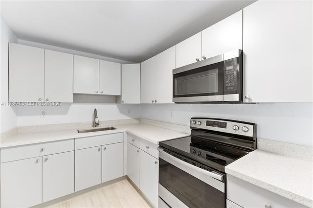 5731 SW 62nd Ter, Miami, FL 33143