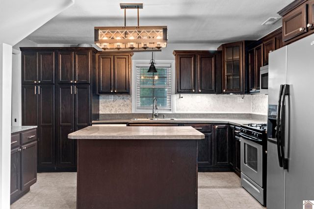 418 Powell St, Benton, KY 42025