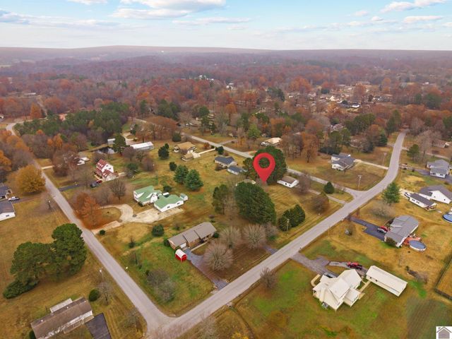 418 Powell St, Benton, KY 42025