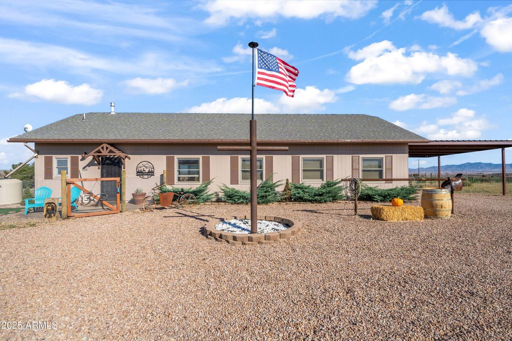 105 LOS ENCINOS Road, Sonoita, AZ 85637