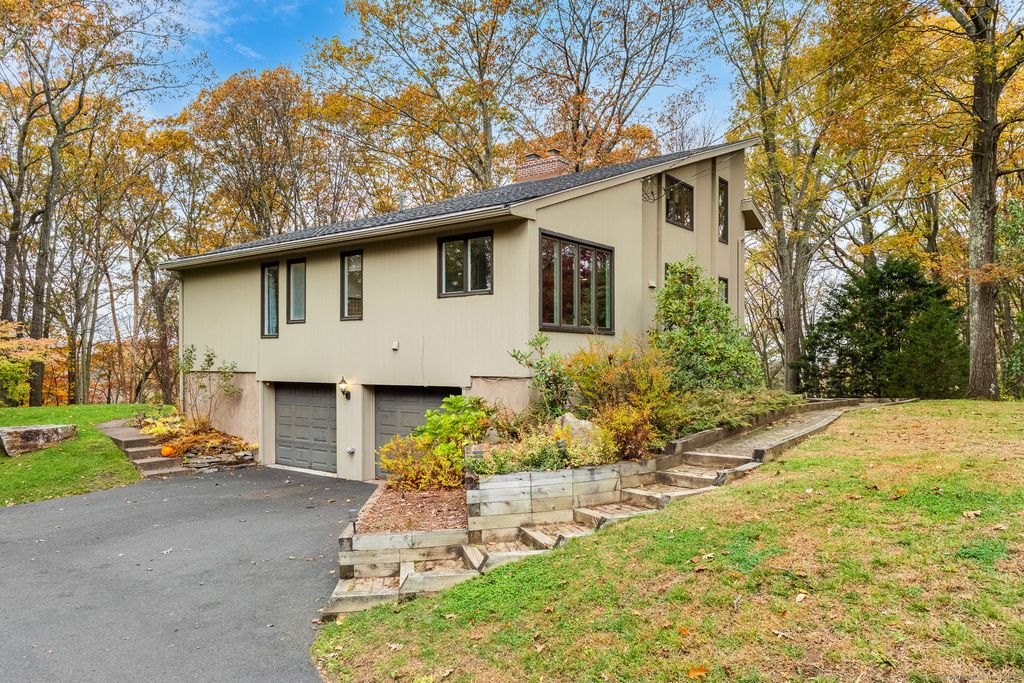 25 Briarwood Lane, Vernon, CT 06066