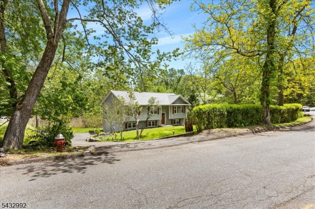 47 Winding Way, Byram Twp., NJ 07821