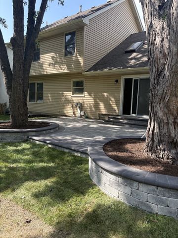 2284 Salisbury Drive, Naperville, IL 60565