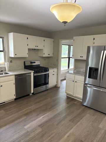 2284 Salisbury Drive, Naperville, IL 60565