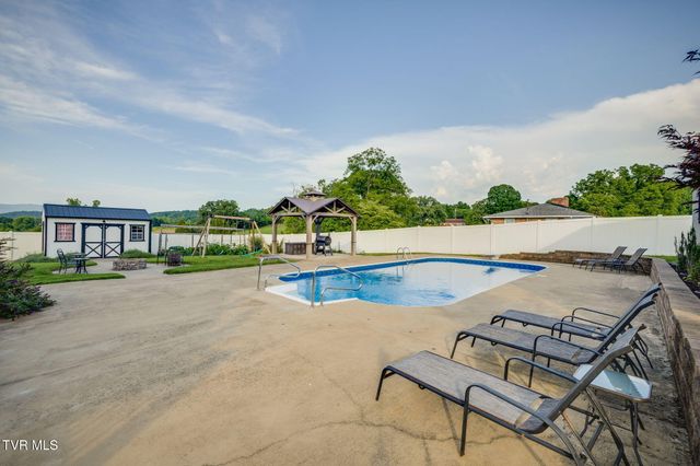 146 Hopson Road, Johnson City, TN 37601