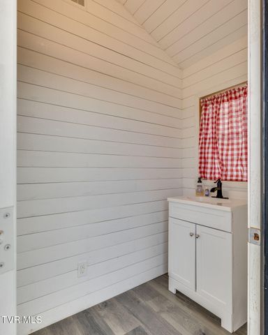 146 Hopson Road, Johnson City, TN 37601