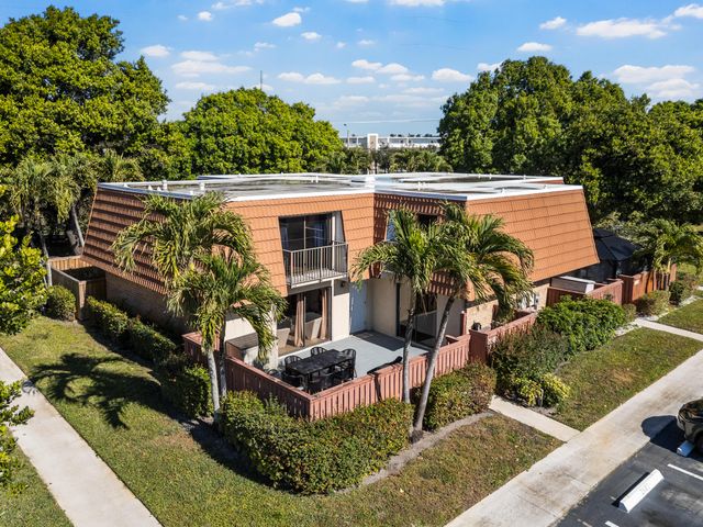 2889 SW 11th Place 2889, Deerfield Beach, FL 33442