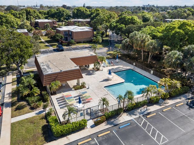 2889 SW 11th Place 2889, Deerfield Beach, FL 33442