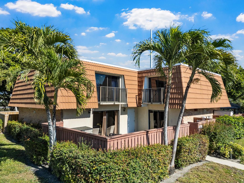 2889 SW 11th Place 2889, Deerfield Beach, FL 33442