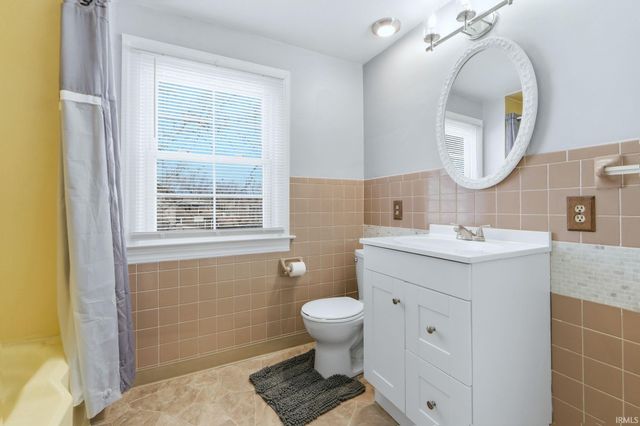 1902 Columbia Avenue, Fort Wayne, IN 46805