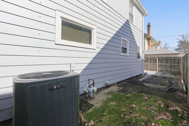 1902 Columbia Avenue, Fort Wayne, IN 46805