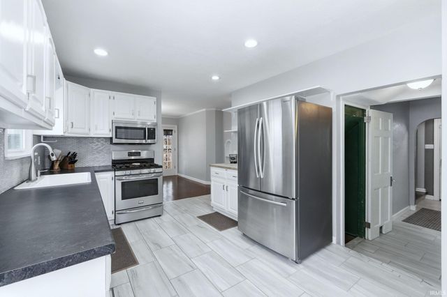 1902 Columbia Avenue, Fort Wayne, IN 46805